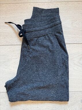 Ready To Rulu Cropped Jogger in Dark Heather Grey Size 8
